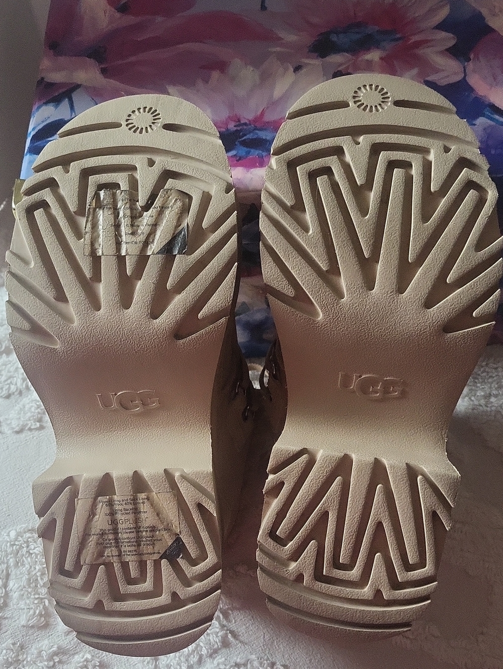 UGG Women's Tan Shearling Platform Lace-Up Ankle Boots WO's Size 10 - Picture 9 of 12